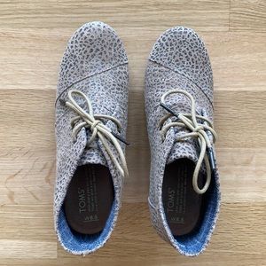 Toms wedge bootie in animal print